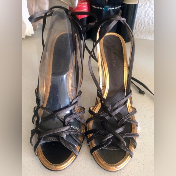 BCBGMaxAzaria $185 Mifle Strappy Open Toe Lace Up Heels Brown/Gold - Sz 8 - Picture 1 of 10